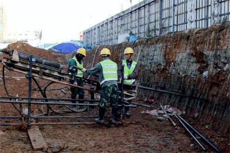 人民路街道无缝钢花管土钉施工